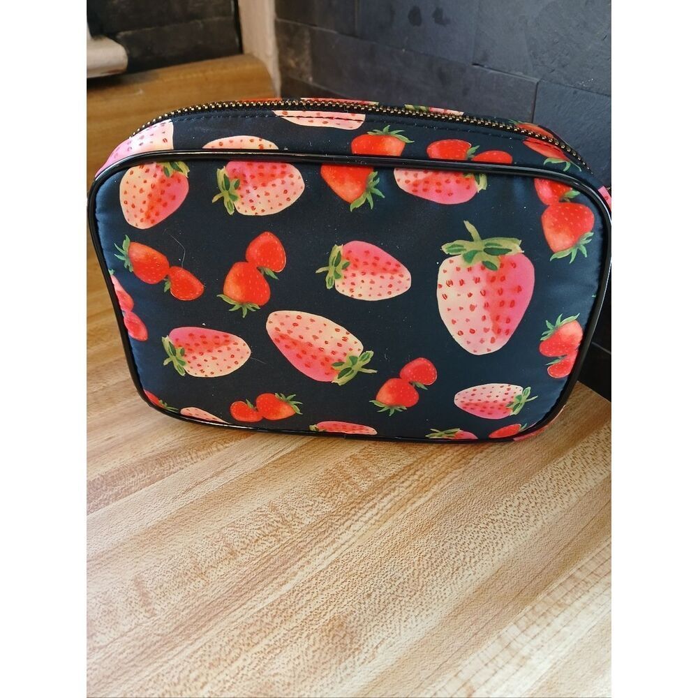 Kurt Geiger- 🦅 NWOT! Navy Crossbody Bag with Pink & Red Strawberry Print - Picture 4 of 8